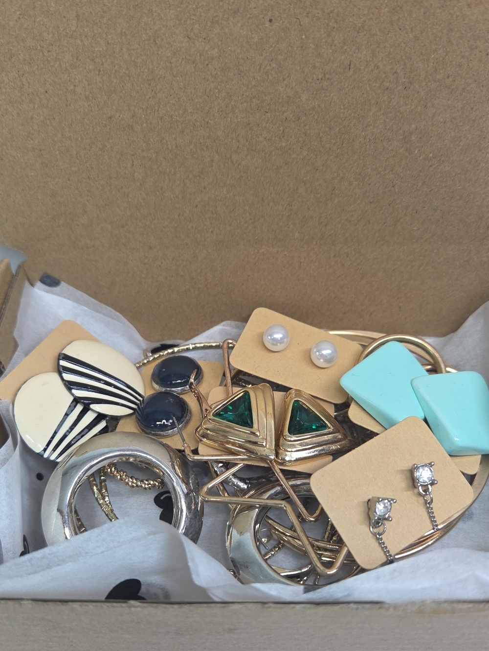 15pc Box Of Earrings